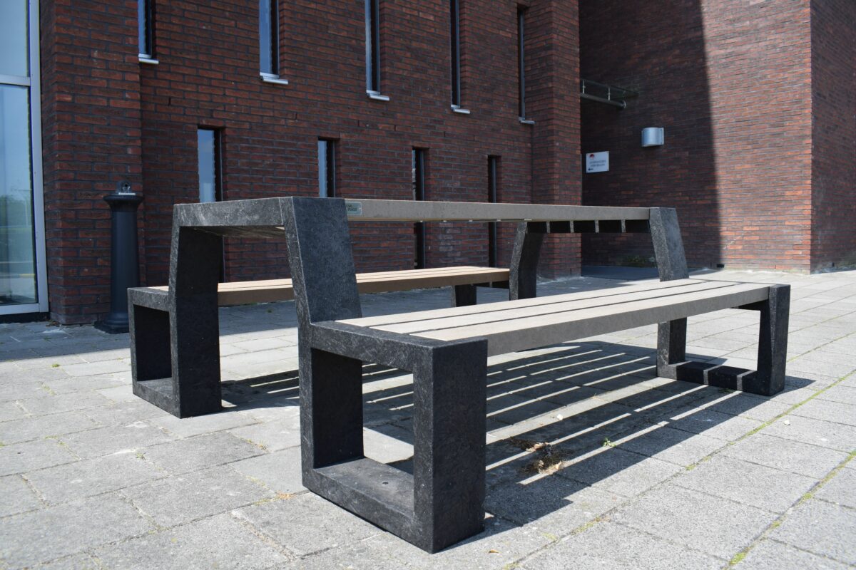 Kunststof picknicksets en picknicktafels 1 Onderhoudsvrije kunststof Picknickset Matrix kleur Sand Beige bij school